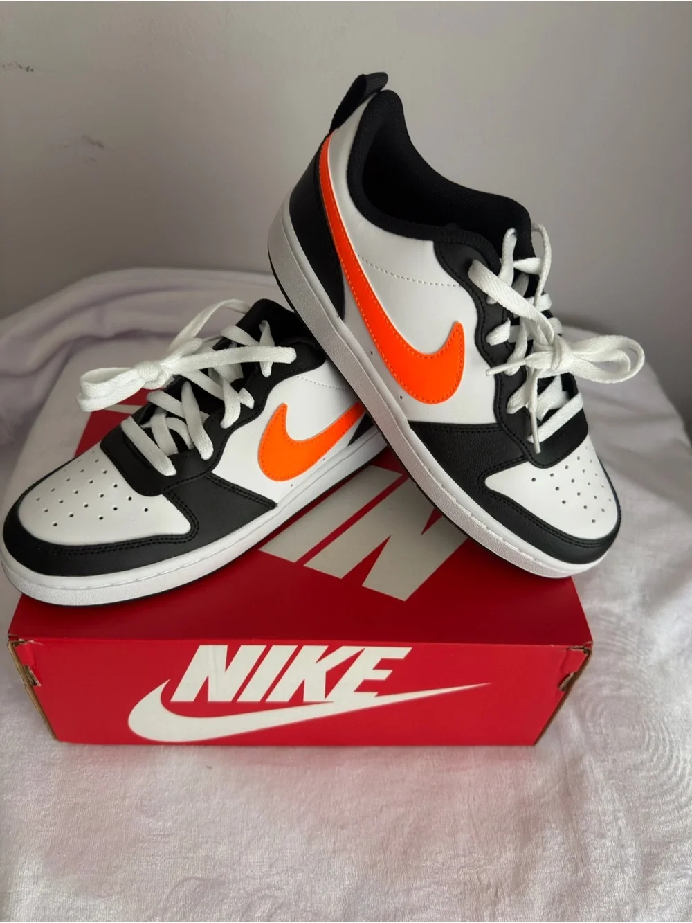 Nike Kids size 6.5Y court bLow Top Sneakers - White, Black & Bright Orange
